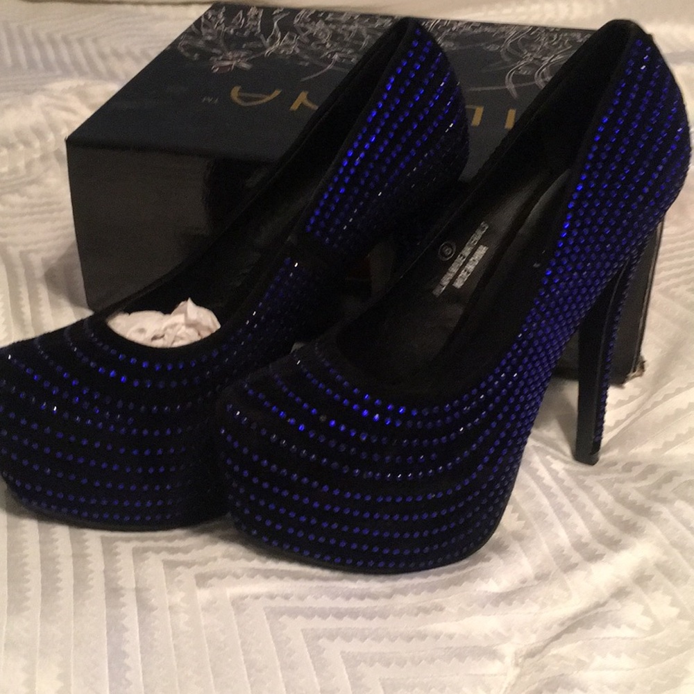 Heels ๐ - Picture 2 of 4